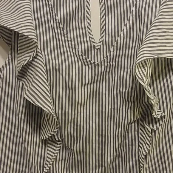 Old navy blouse - Picture 2 of 4